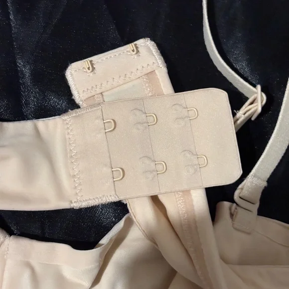 SKIMS Nude Underwire Balconette Bra - Picture 3 of 5